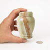 Grün - light green onyx urn