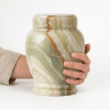 Grün - light green onyx urn